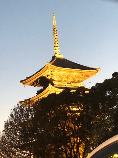 黄昏時の東寺五重塔